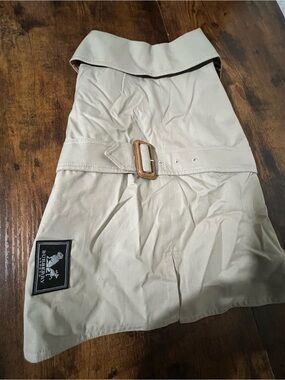Beautiful Burberry Beige Dog Trench Coat with Belted Detail